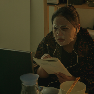 lady with facial mask playing virtual team building game